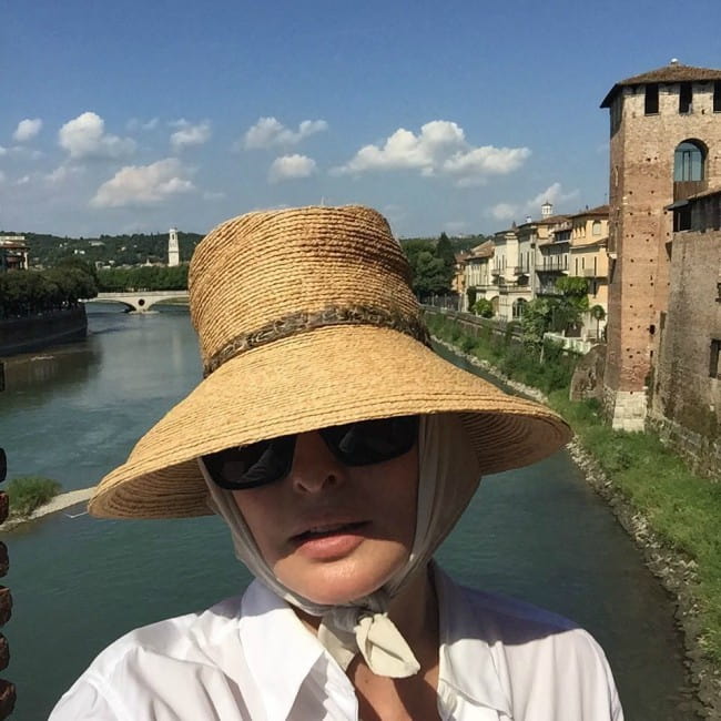 Linda Evangelista i en Instagram -selfie sett i juli 2015