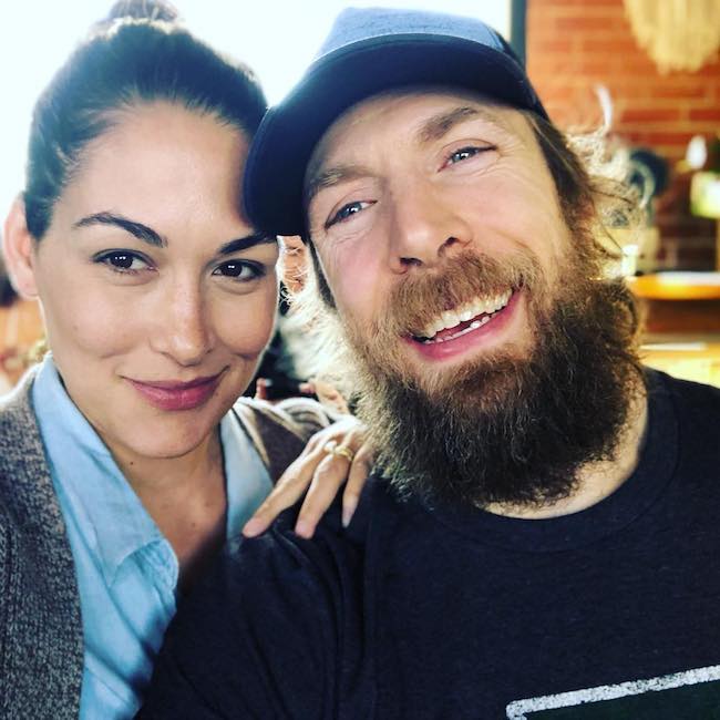 Η Brie Bella και ο Bryan Danielson σε ένα vegan μεσημεριανό ραντεβού τον Φεβρουάριο του 2018