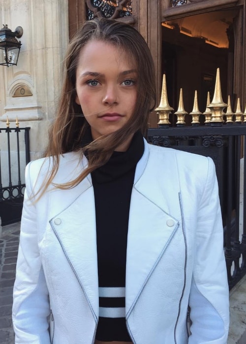 Alannah Walton v Parizu v Franciji novembra 2016