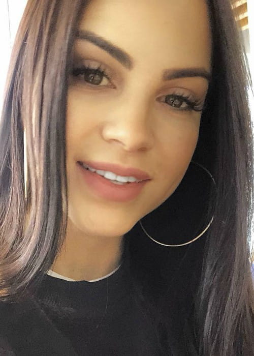 Natti Natasha i en Instagram -selfie set i marts 2018