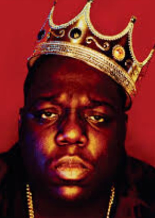 The Notorious B.I.G i en kongelignende positur