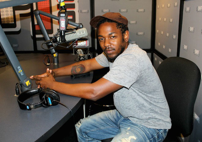 Ο Kendrick Lamar στο στούντιο ηχογράφησης.
