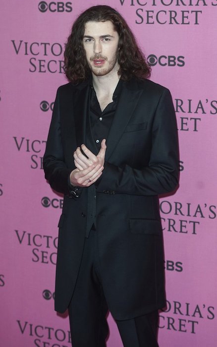 Hozier vuoden 2014 Victoria's Secret -muotinäytöksessä.