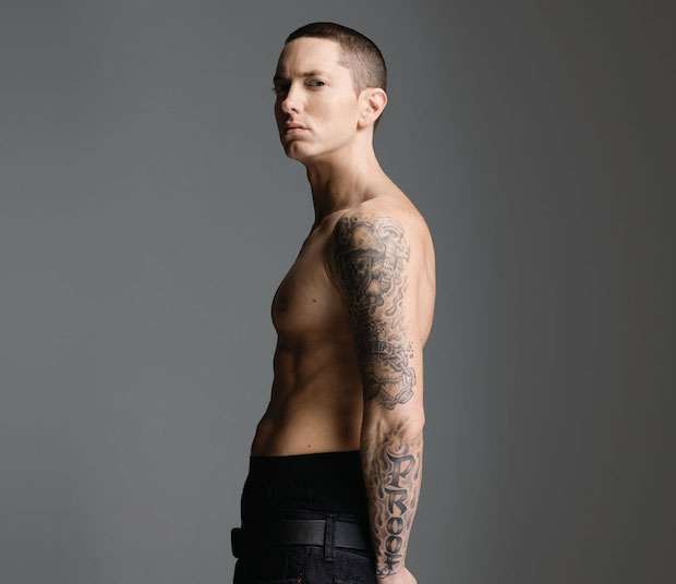 Eminem χωρίς πουκάμισο