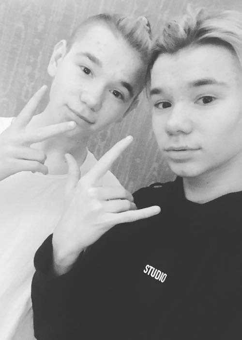 Martinus ja Marcus Gunnarsen selfiessä joulukuussa 2017