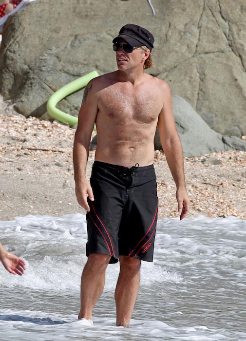 Jon Bon Jovi shirtløs krop