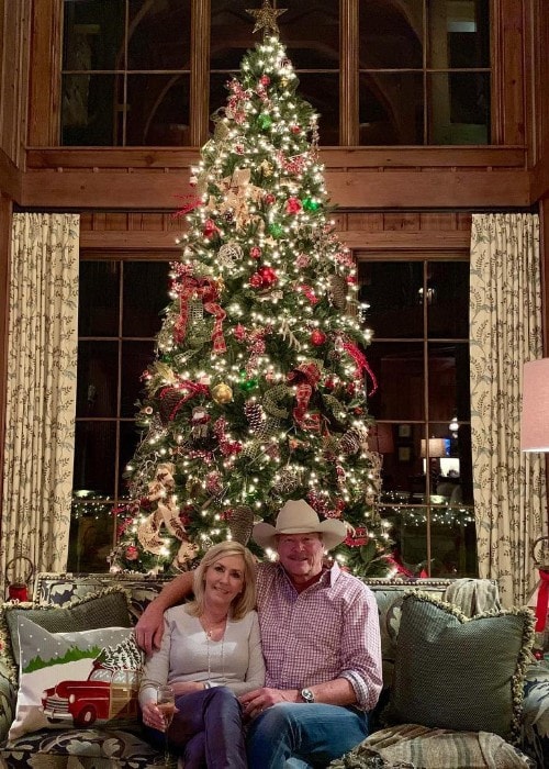 Alan Jackson med sin kone Denise set i december 2018