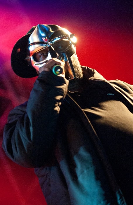 MF Doom set under optræden på Hultsfred Festival i november 2011