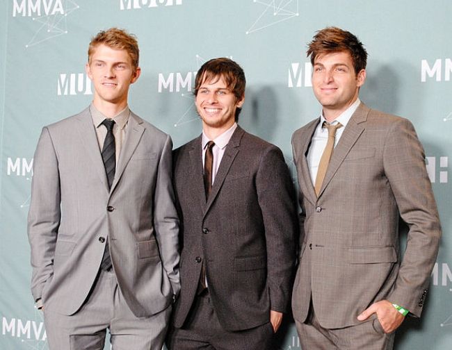 Mark Foster (midten) og hans bandkammerater set ved MuchMusic Video Awards i 2011