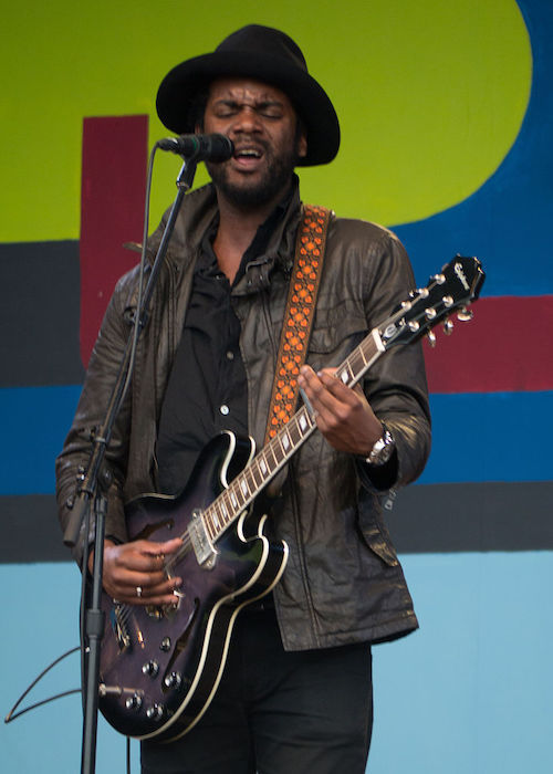 Gary Clark Jr. esiintyy kitaransa kanssa vuonna 2014 Monterey Jazz Festivalilla
