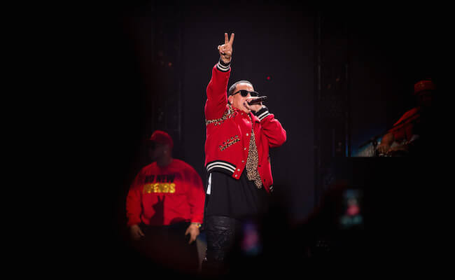 Daddy Yankee opptrådte på iHeartRadio Fiesta Latina-festivalen 22. november 2014 i Inglewood, California