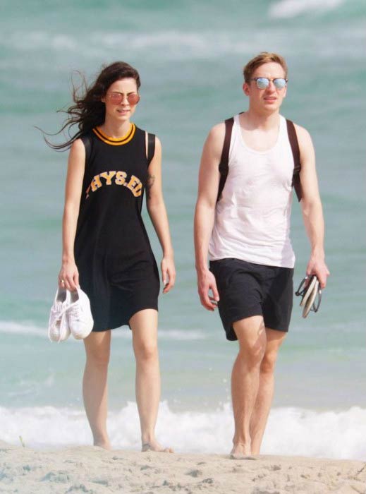 Η Lena Meyer-Landrut και ο Max K. von H στην παραλία του Μαϊάμι τον Ιανουάριο του 2016