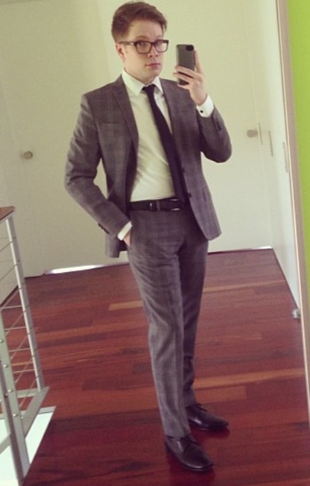 Patrick Stump pukeutuneessa peiliselfiessä huhtikuussa 2013