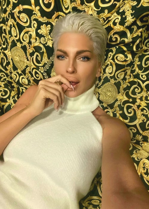 Jelena Karleuša Instagram-selfiessä marraskuusta 2019