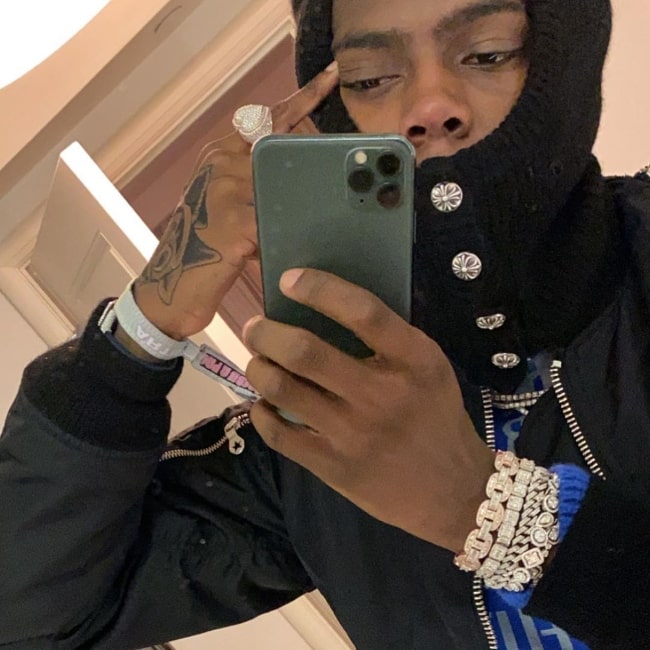 Yung Bans sett mens han tok en speilselfie i november 2019