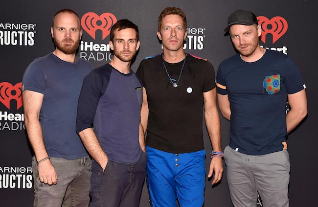 Členové Coldplay Will Champion, Guy Berryman, Chris Martin a Jonny Buckland na hudebním festivalu iHeartRadio 2015