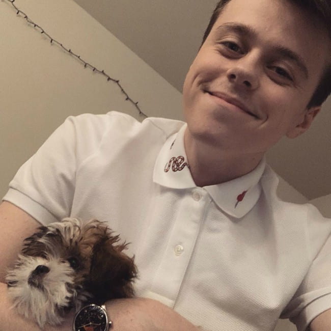 ImAllexx med sin hund som set i maj 2019