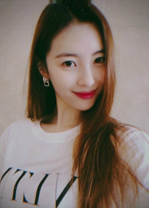 Η Sunmi σε μια selfie στο Instagram όπως φαίνεται τον Αύγουστο του 2018