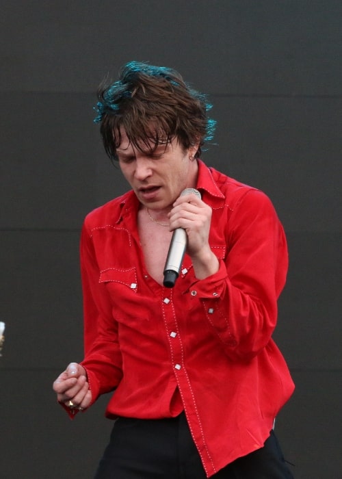 Ο Matt Shultz ενώ έπαιζε στο Lollapalooza Argentina το 2017
