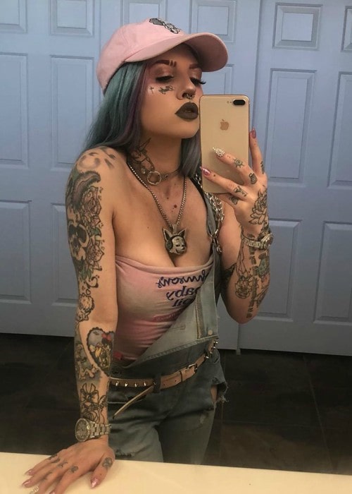Baby Goth i en selfie som set i august 2019