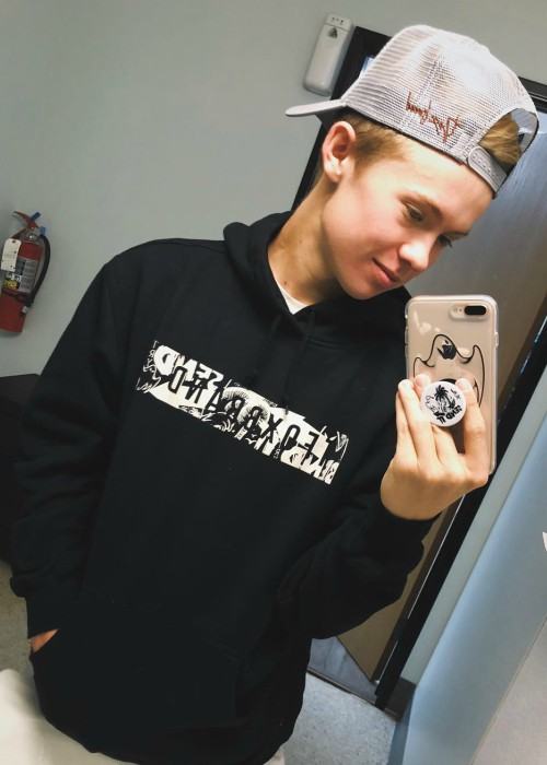 Tanner Fox i en selfie i oktober 2017