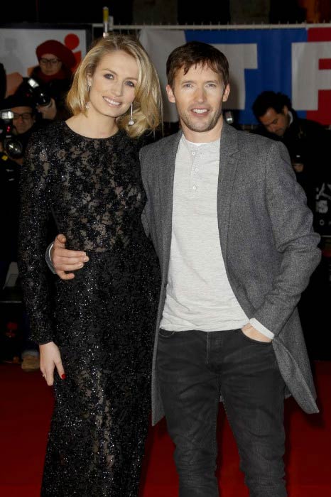 Ο James Blunt και η Sofia Wellesley στα 15α NRJ Music Awards τον Δεκέμβριο του 2013 στις Κάννες της Γαλλίας