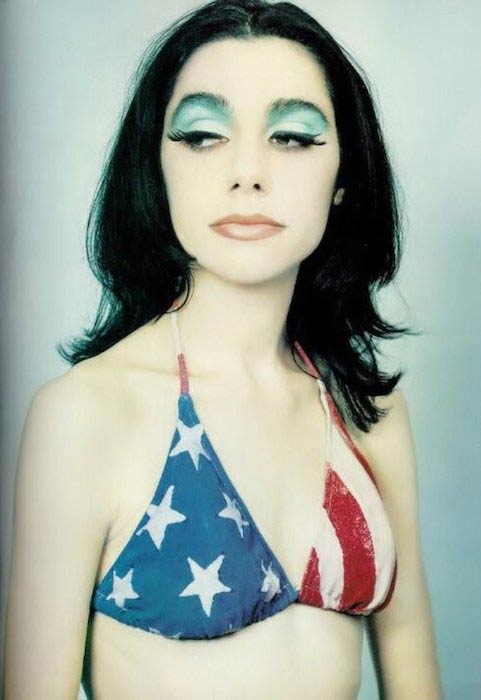 PJ Harvey v bikiniju (datoteka fotografija)