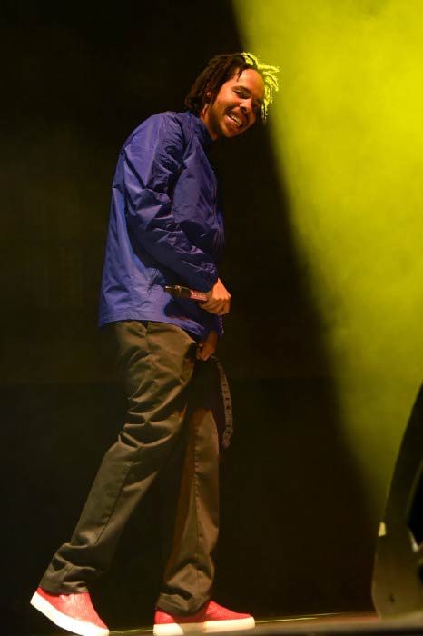 Earl Sweatshirt playing onstage during Tyler, the Creator's 5th Annual Camp Flog Gnaw Carnival in November 2016