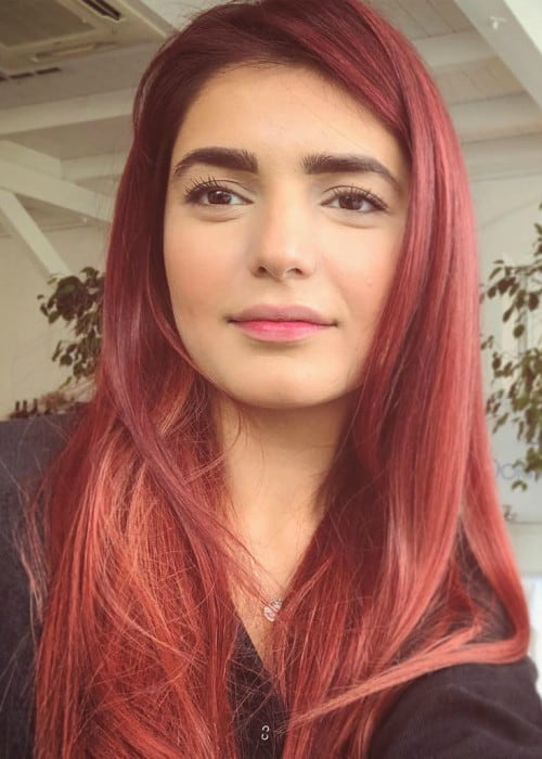 Momina Mustehsan i en Instagram -selfie set i april 2019