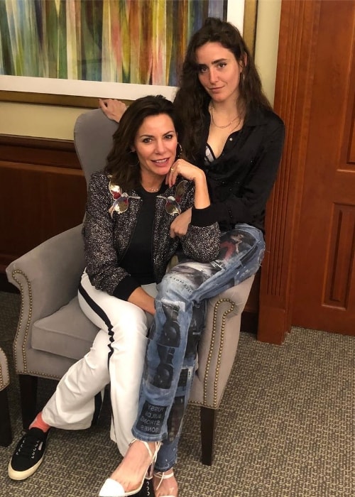 Luann de Lesseps som set, mens hun poserede til et billede med sin datter, Victoria de Lesseps, på Foxwoods Resort Casino i april 2019