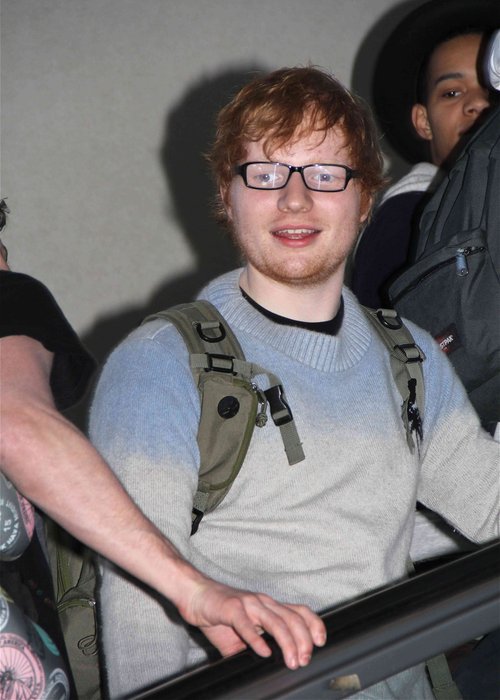 Ed Sheeran i briller