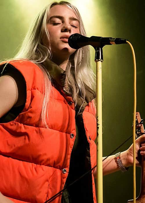 Η Billie Eilish παίζει ζωντανά στο The Hi Hat τον Αύγουστο του 2017