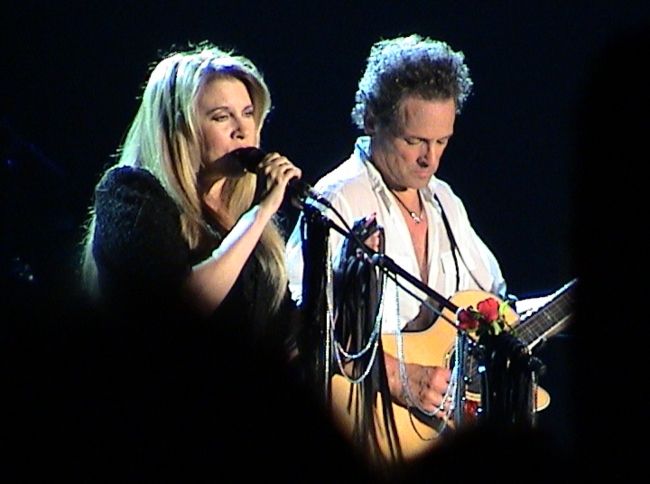 Stevie Nicks in Lindsey Buckingham na nastopu v Oberhausnu v Nemčiji leta 2003