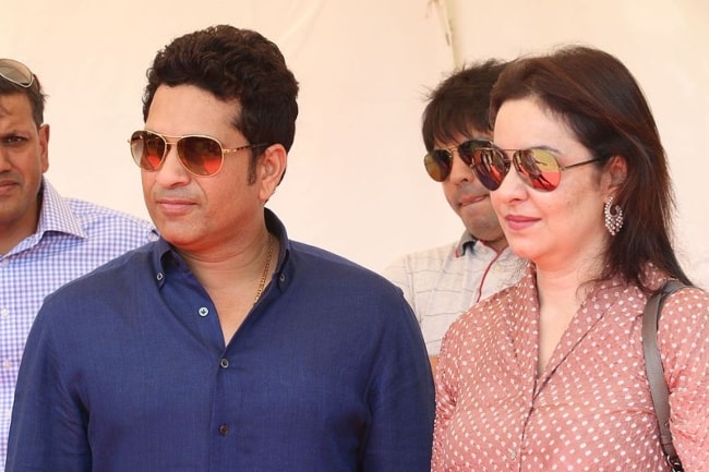 Sachin Tendulkar set med sin kone Anjali Tendulkar på Oval Maidan i Mumbai i april 2016