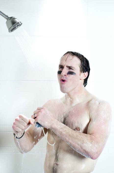 Drew Brees bruser i en tv-reklame for Dove shampoo udgivet i marts 2011