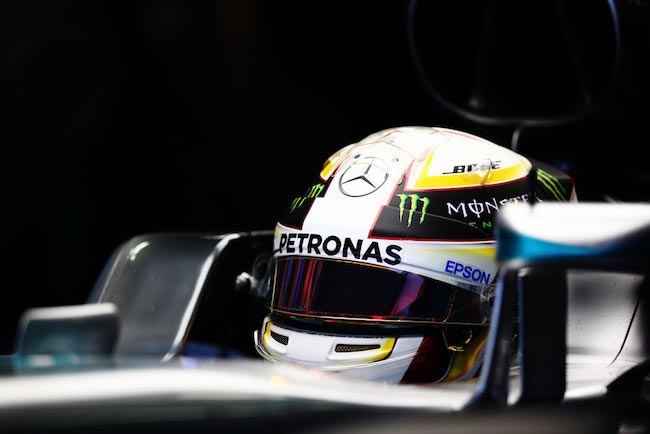 Lewis Hamilton med vadbo pred Veliko nagrado Rusije formulo ena 30. aprila 2016 v Sočiju v Rusiji