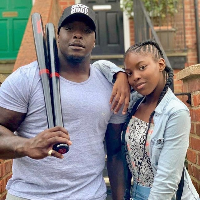 Ο Adebayo Akinfenwa με την κόρη του όπως τον είδαν τον Αύγουστο του 2019