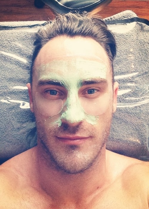 Ο Faf du Plessis όπως φαίνεται σε μια κοντινή selfie με τον εαυτό του να παίρνει λίγο χρόνο για να κάνει μια ρουτίνα περιποίησης δέρματος τον Δεκέμβριο του 2014