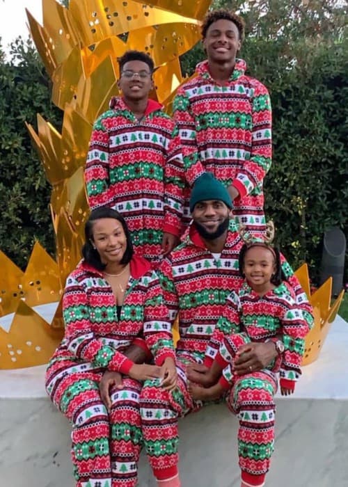 LeBron James Jr. med sin familie set i december 2018
