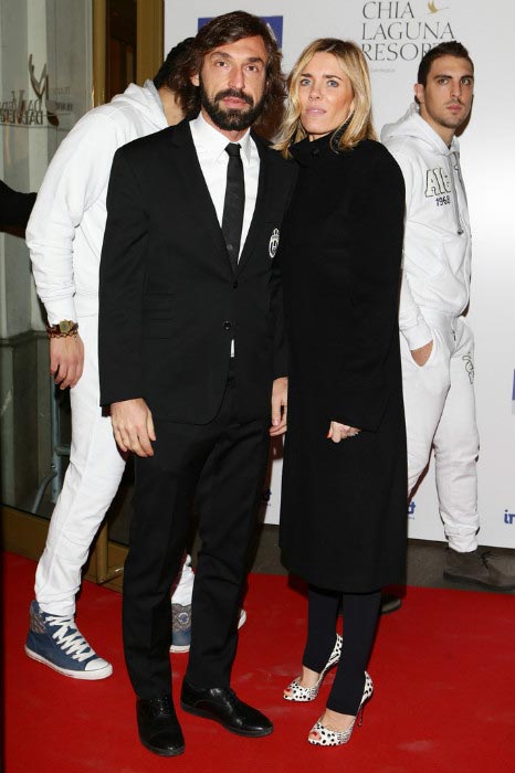 Andrea Pirlo entisen vaimonsa Deborah Roversin kanssa Gran Gala del Calcio Aic -jalkapallopalkintoseremoniassa 27. tammikuuta 2013 Milanossa, Italiassa