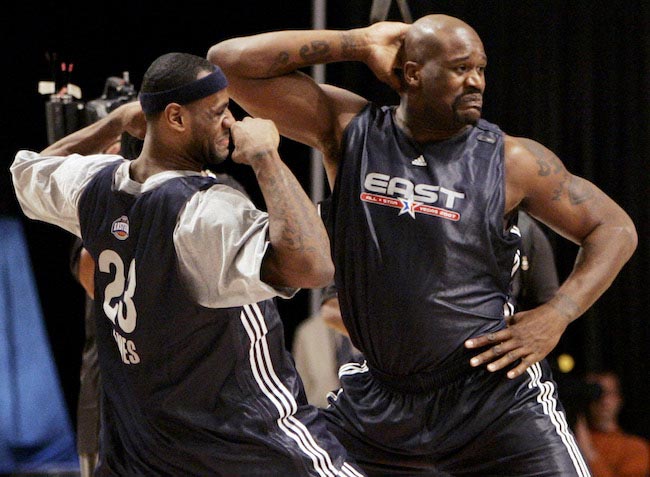 Shaquille O'Neal ja LeBron James tanssivat yhdessä NBA All Star -koripallotreenin aikana helmikuussa 2007