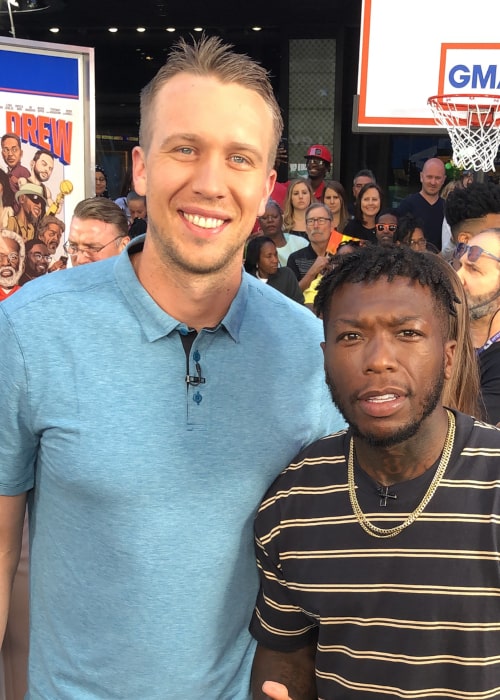Nick Foles med den amerikanske basketballspilleren Nate Robinson, sett i juni 2018