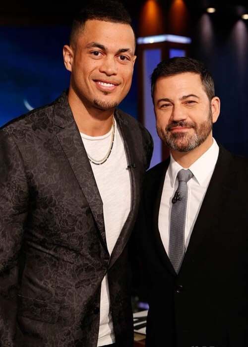 Giancarlo Stanton, kuten kuvassa näkyy, ottaa Jimmy Kimmelin kanssa Jimmy Kimmel Live -sarjassa! lokakuussa 2017