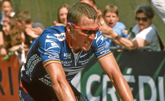 Lance Armstrong i et cykelløb i 2002