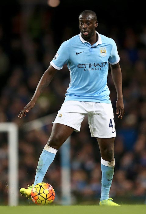 Yaya Toure med bolden under en kamp mellem Manchester City og Tottenham Hotspur den 14. februar 2016