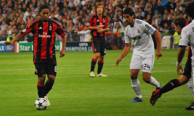 Ronaldinho (Venstre) og Sami Khedira under Real Madrid CF-AC Milan-kampen under UEFA Champions League 2010-2011