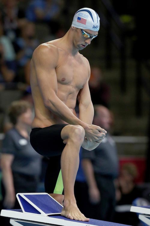 Michael Phelps forud for mændenes 100 meter butterfly-konkurrence ved USA's 2016 Olympic Team Swimming Testing