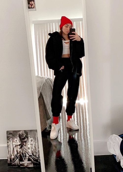 Ashton Locklear set, mens han tog et spejl -selfie i marts 2019