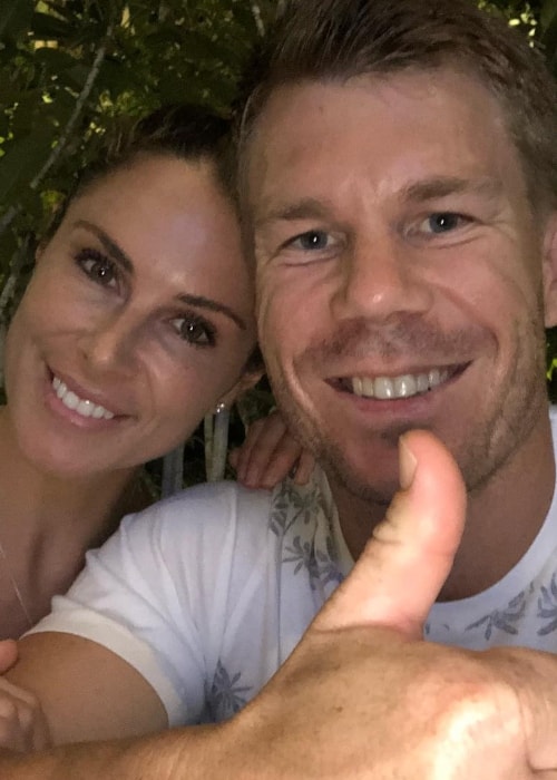 Ο David Warner όπως φαίνεται σε μια selfie που τραβήχτηκε με τη σύζυγό του Candice Warner τον Μάιο του 2018