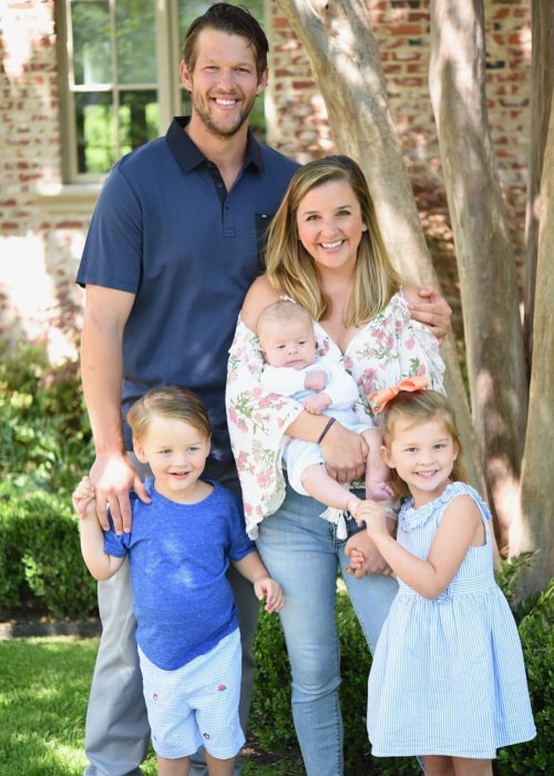 Clayton Kershaw med sin kone og børn, set i april 2020